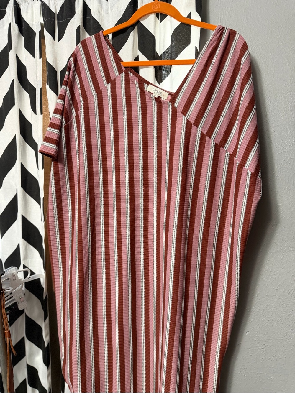 Umgee One-Shoulder Striped Dress in Mauve, White & Brown